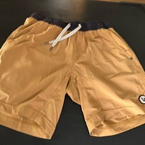 Vuori Kore Short Ojai Color size small 7.5 inseam. Great shorts.